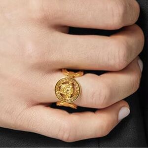 NWT $325 Versace  Goldtone Medusa Head Ring Size 7